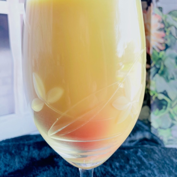 Long Stem Wine Glass Candle Geranium, Grapefruit, Sweet Orange and Lemon Lime - Picture 2 of 5